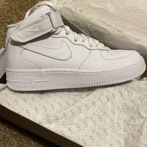 Air Force 1 mid size 5 in boys